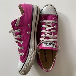 🎯 SOLD 🎯 Converse Chuck Taylor Sneakers